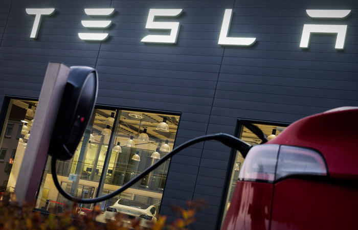 Илон Маск во вторник продал акции Tesla еще на $1,05 млрд