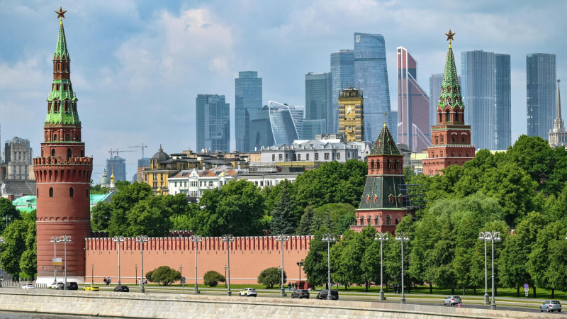 Россия предпочитает дипломатию по украинскому урегулированию, заявил Песков