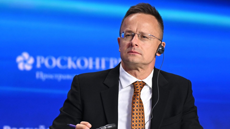 США исключили поставки газа в Венгрию из санкций бессрочно, заявил Сийярто