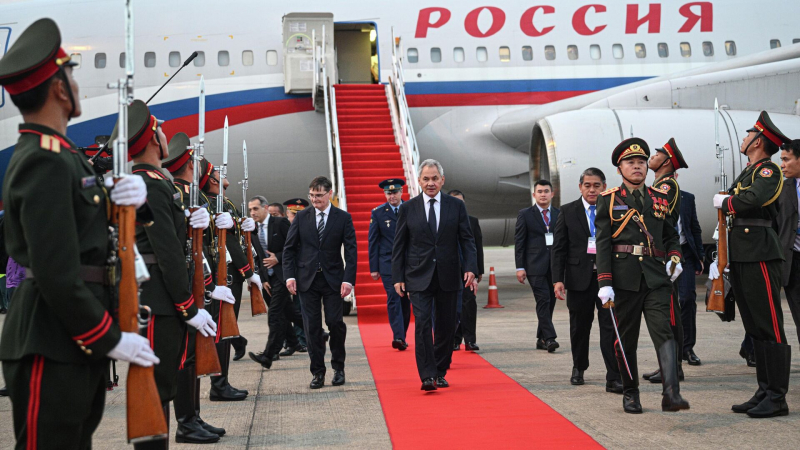 Шойгу прибыл в Лаос