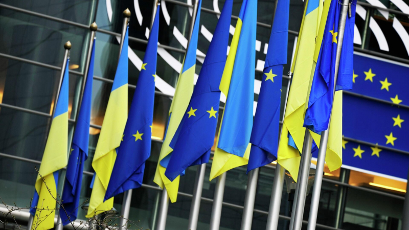 Украину могут принять в ЕС к 1 января 2027 года, пишет Finanсial Times